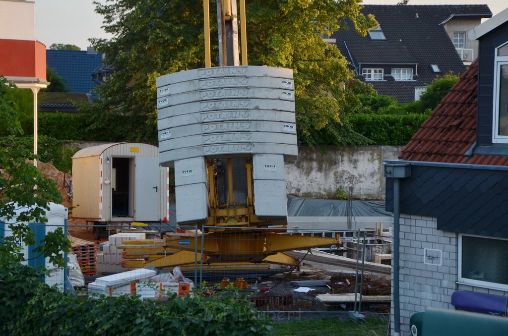 Kran drohte umzustuerzen Koeln Porz Zuendorf Hauptstr P082.JPG - Miklos Laubert